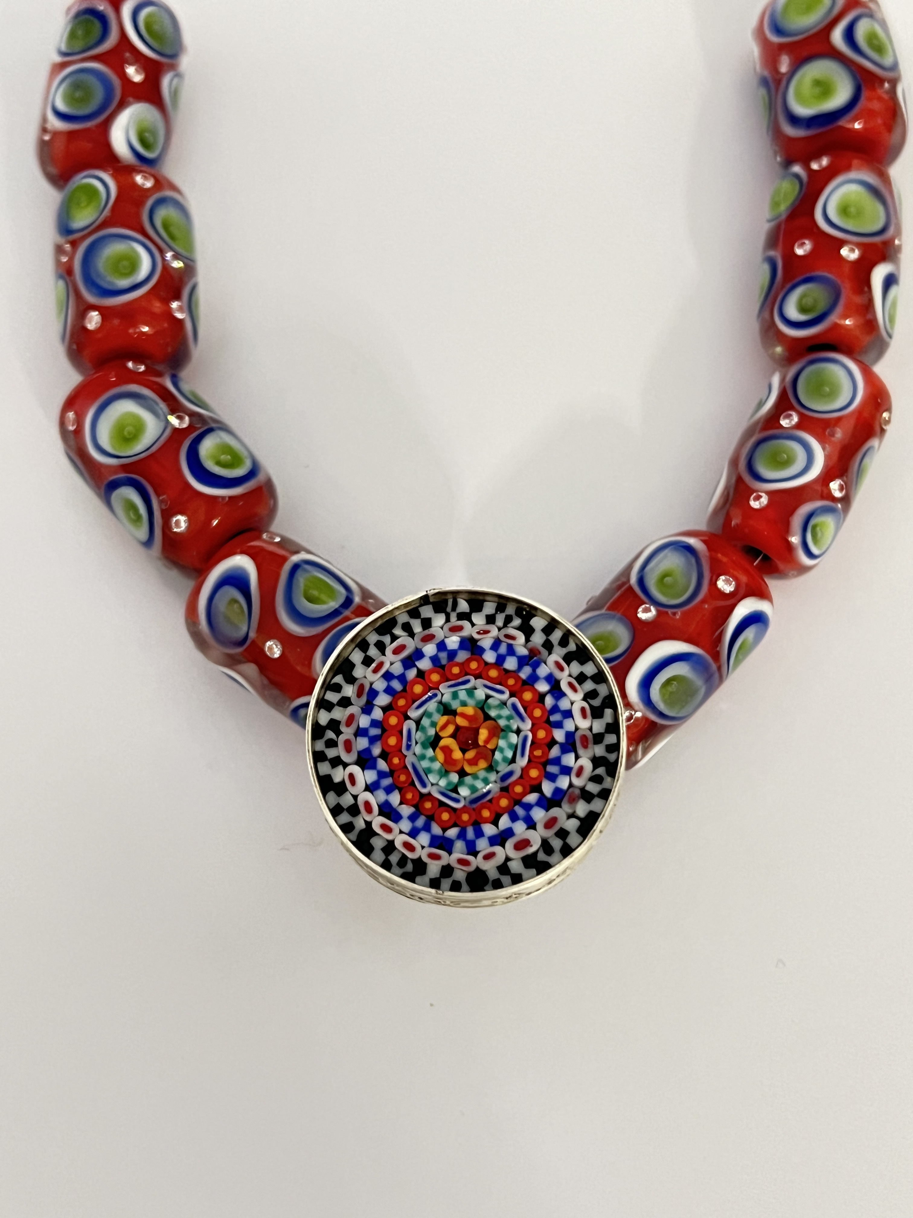 Mosaic pattern neckpiece